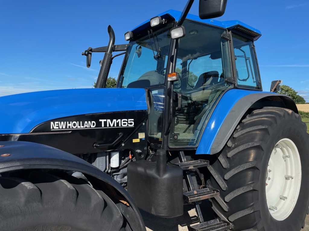 New Holland TM165