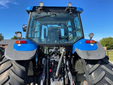 New Holland TM165