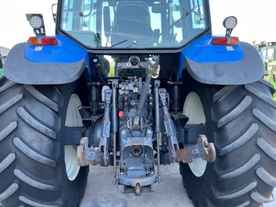 New Holland TM165