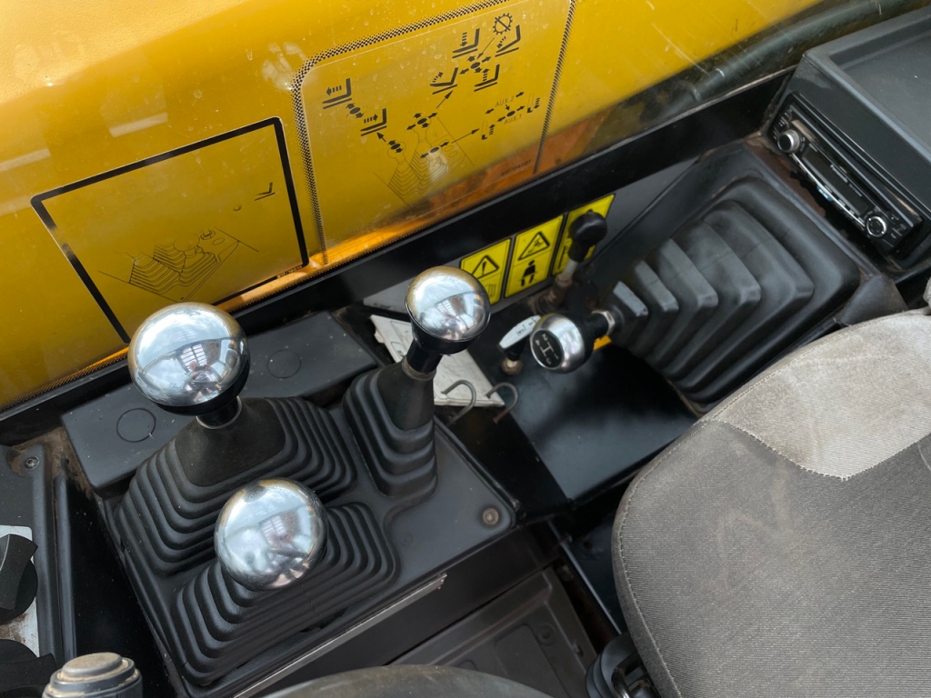 JCB 526S
