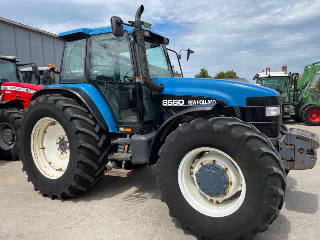 New Holland 8560