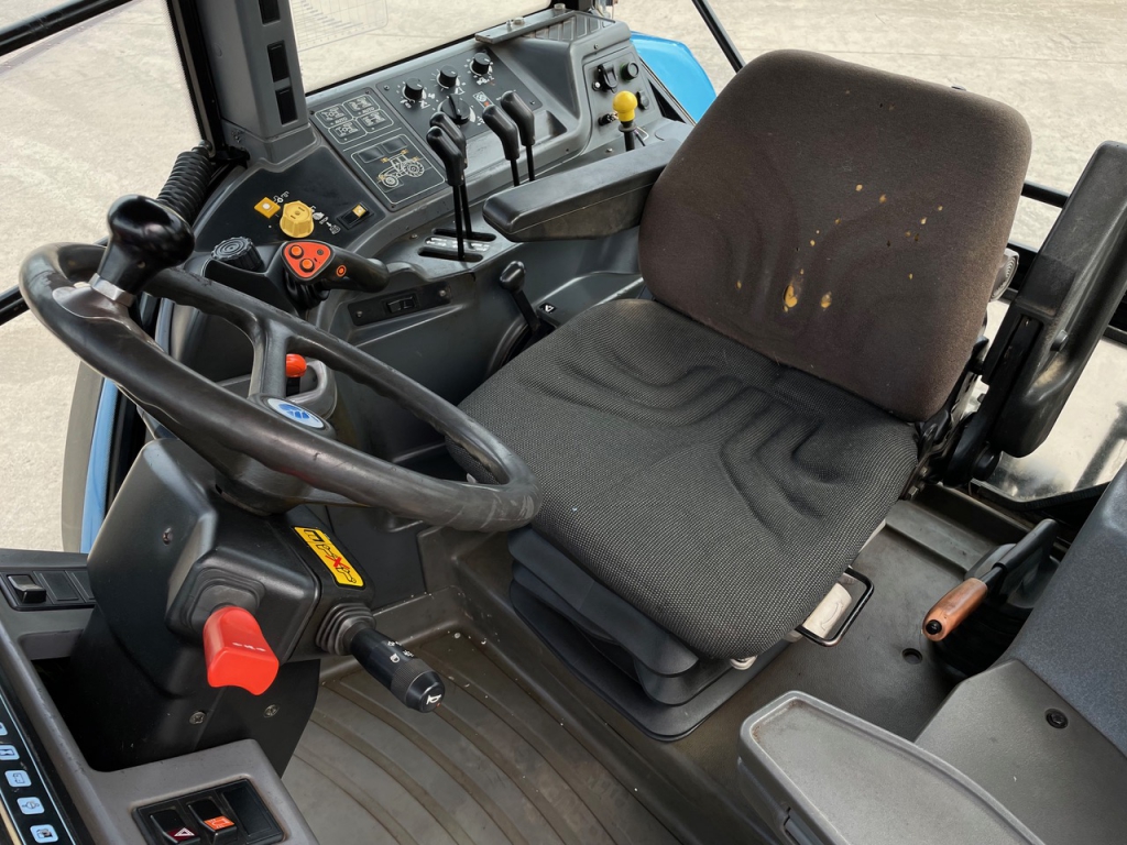 New Holland 8560