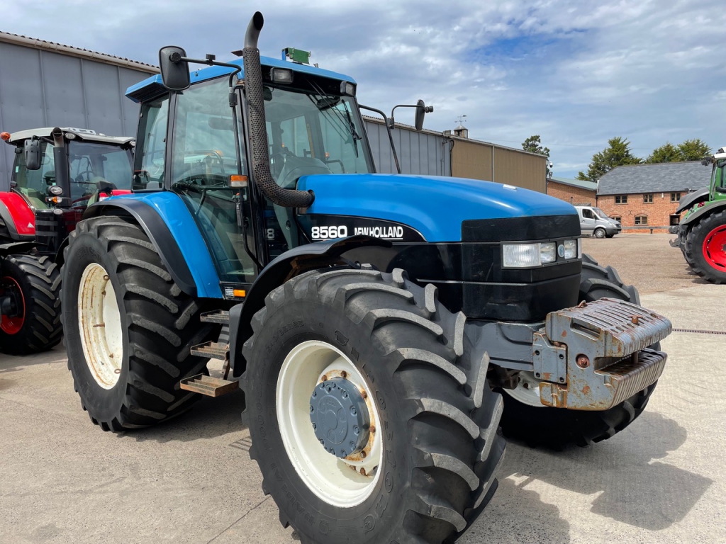 New Holland 8560