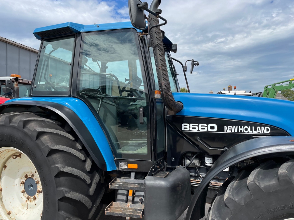 New Holland 8560