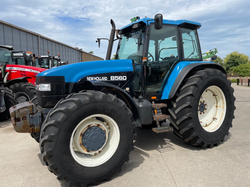 New Holland 8560
