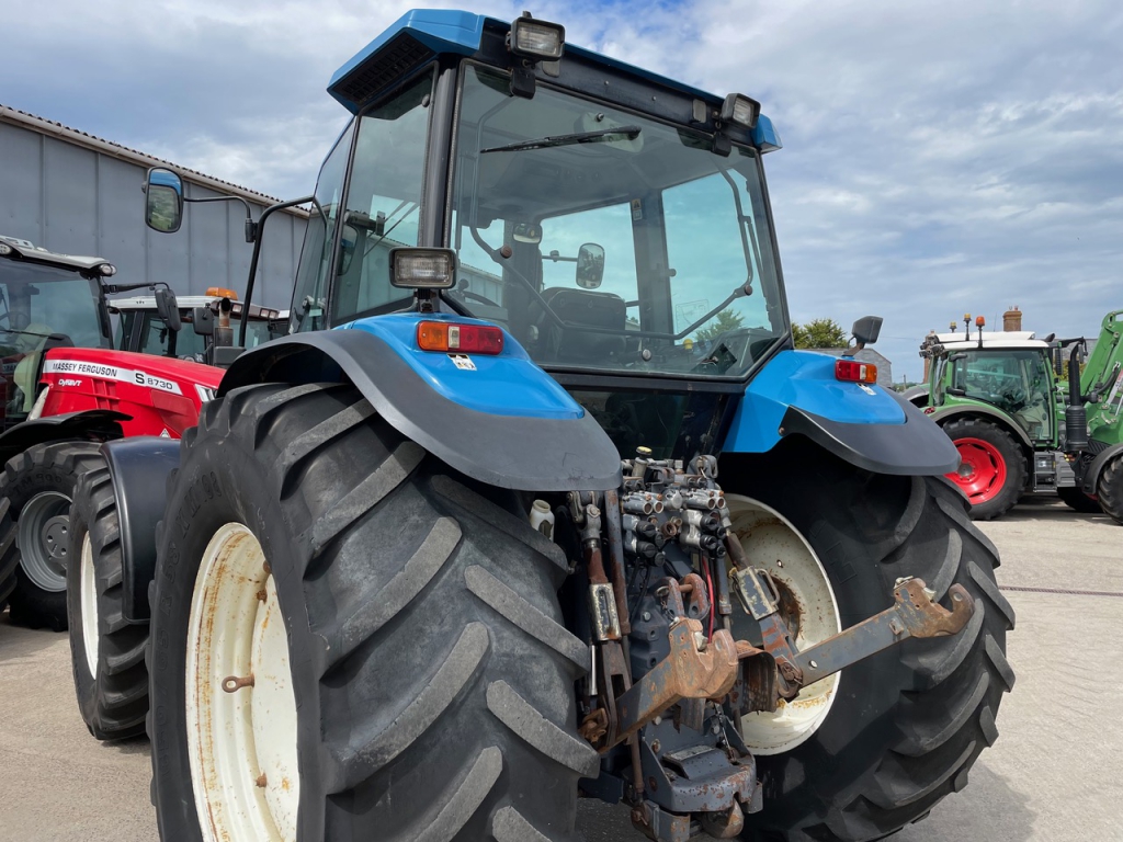 New Holland 8560