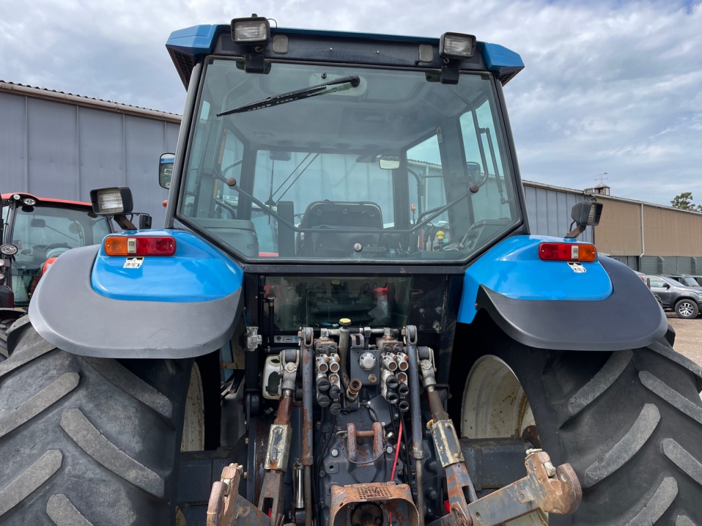 New Holland 8560
