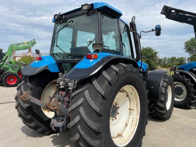 New Holland 8560