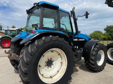 New Holland 8560