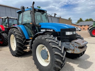 New Holland 8560