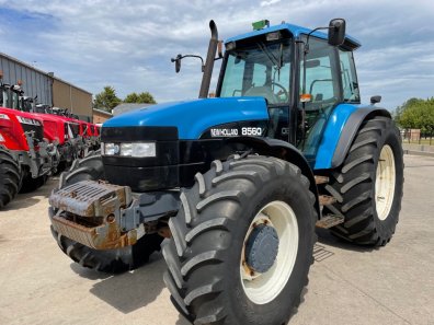 New Holland 8560