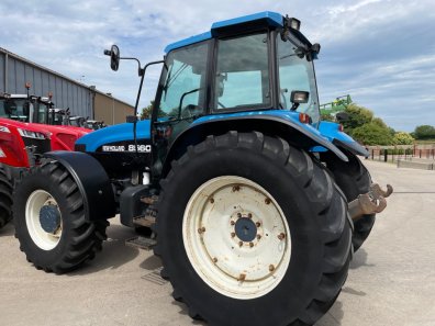 New Holland 8560