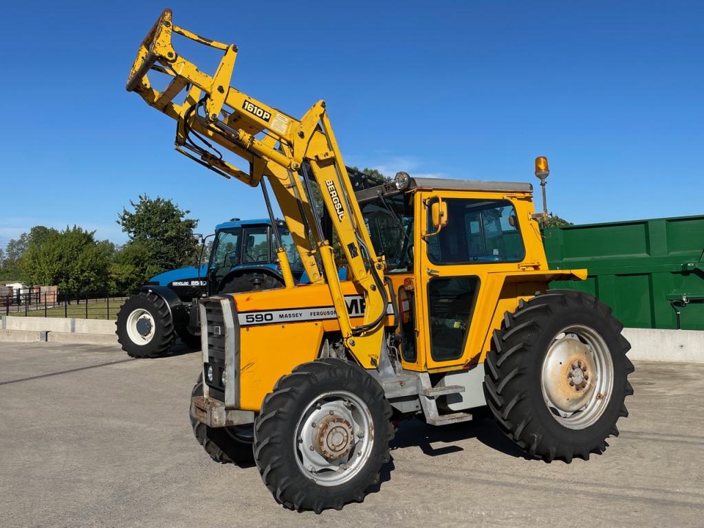 Massey Ferguson 590