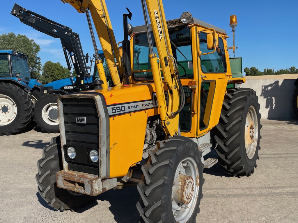Massey Ferguson 590