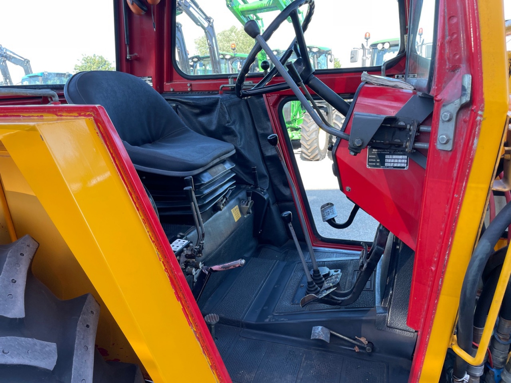 Massey Ferguson 590