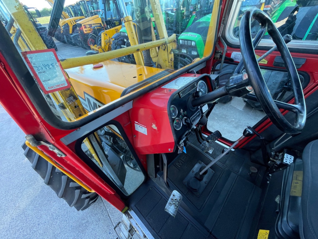 Massey Ferguson 590