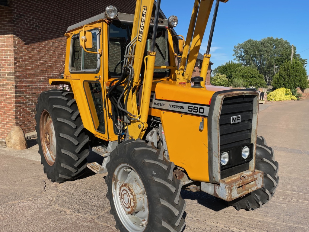 Massey Ferguson 590