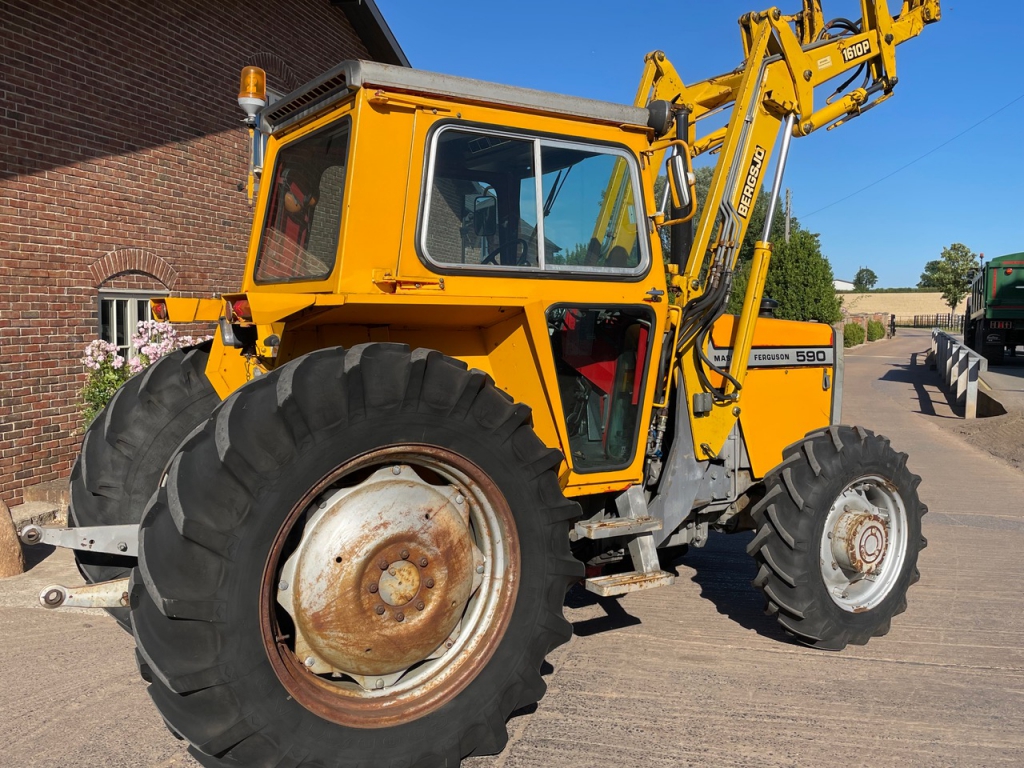 Massey Ferguson 590
