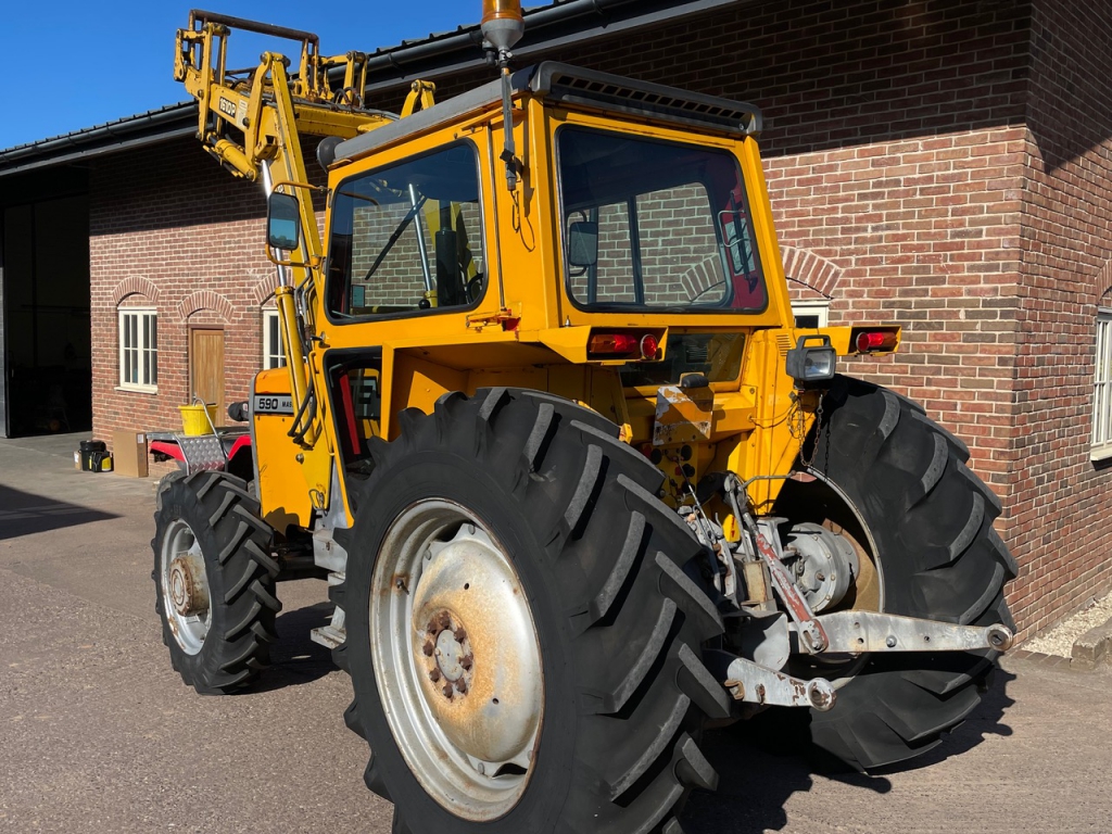 Massey Ferguson 590