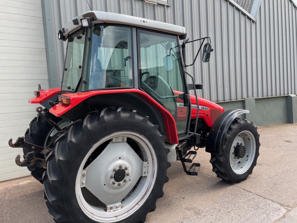 Massey Ferguson 4245
