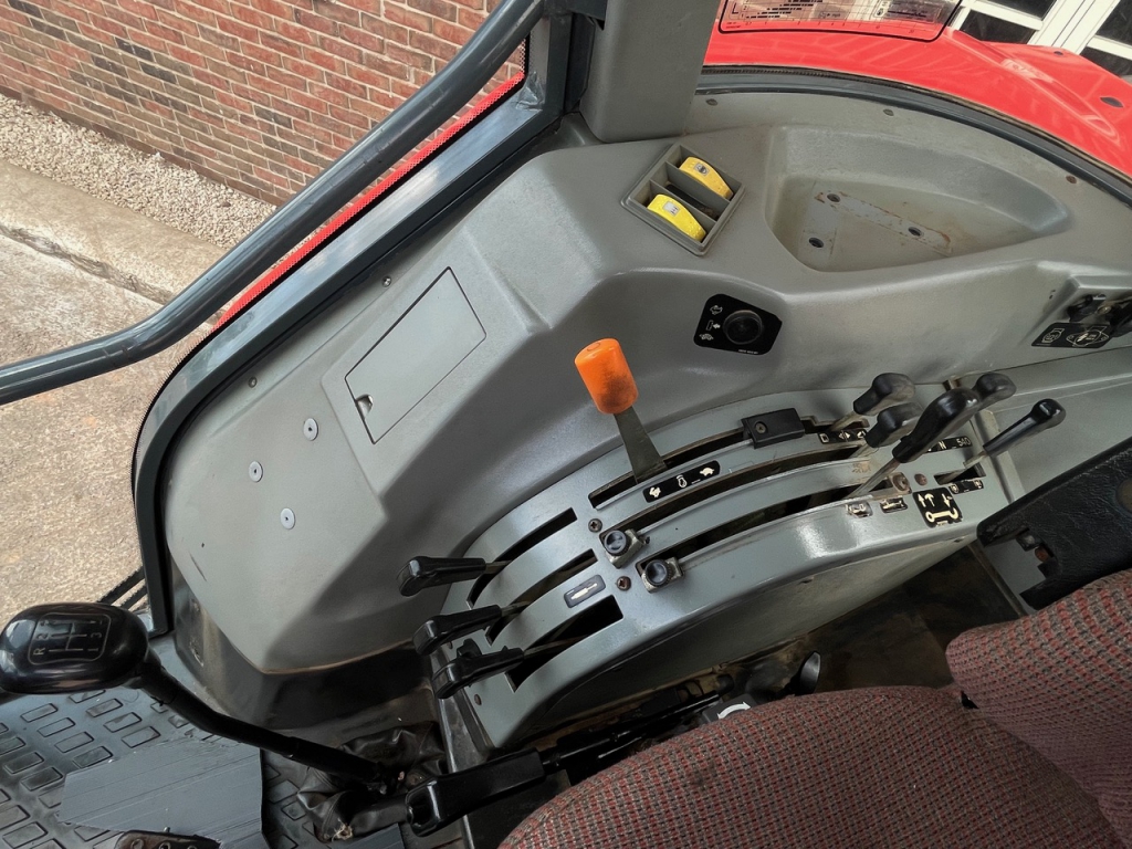 Massey Ferguson 4245