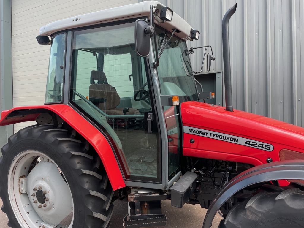 Massey Ferguson 4245