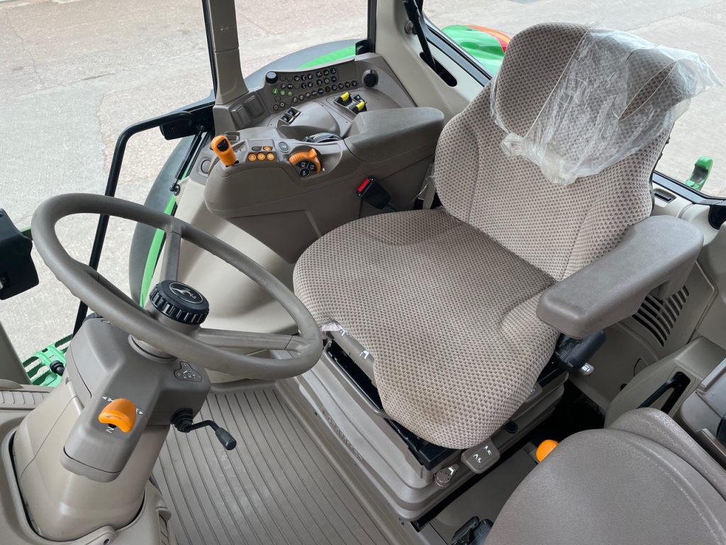 John Deere 6155M