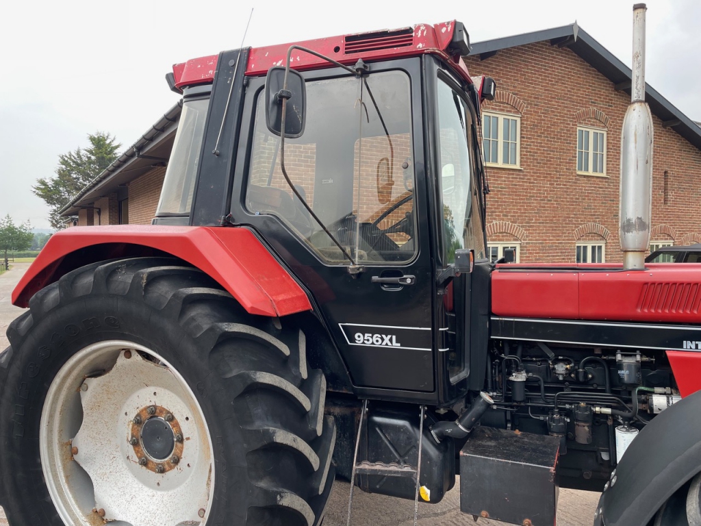 Case 956XL
