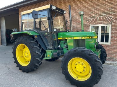 John Deere 2040