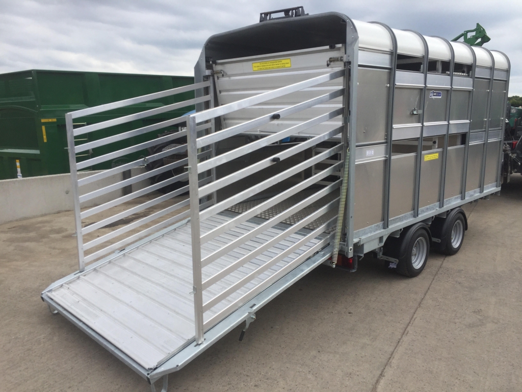 Ifor Williams DP120 12ft livestock trailer