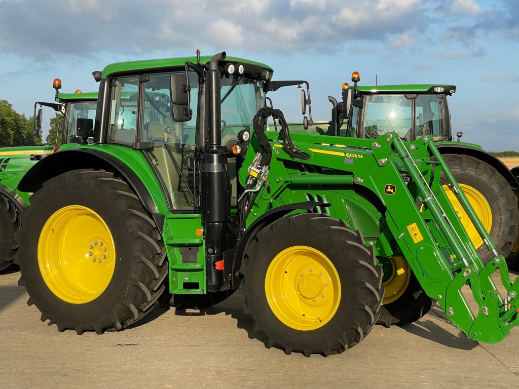 John Deere 6120M