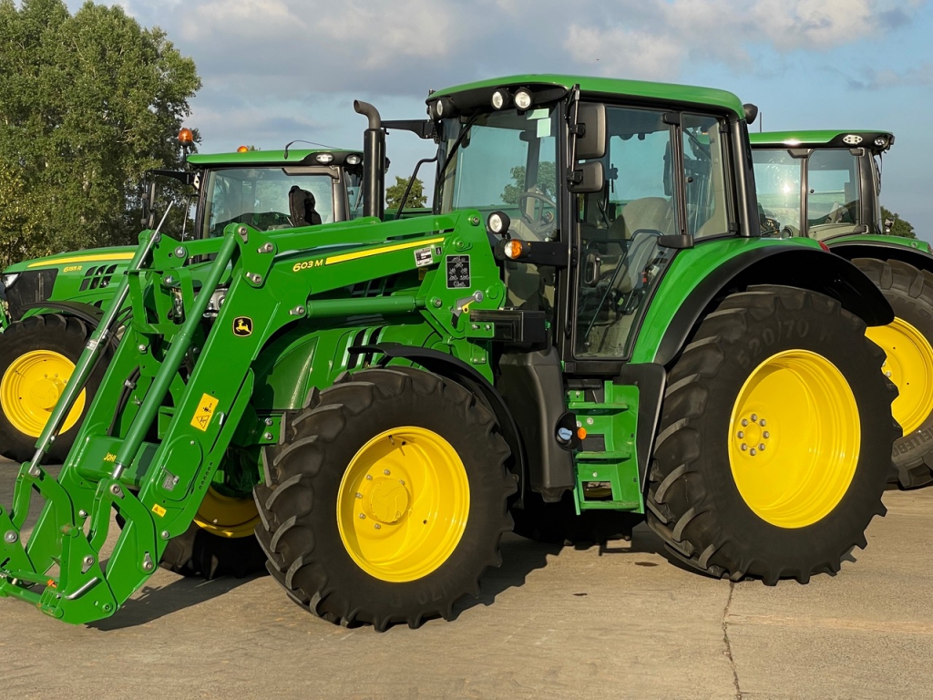 John Deere 6120M