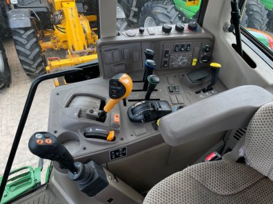 John Deere 6120M