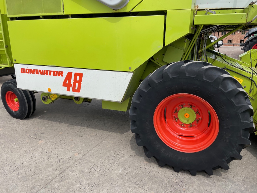 Claas Dominator 48