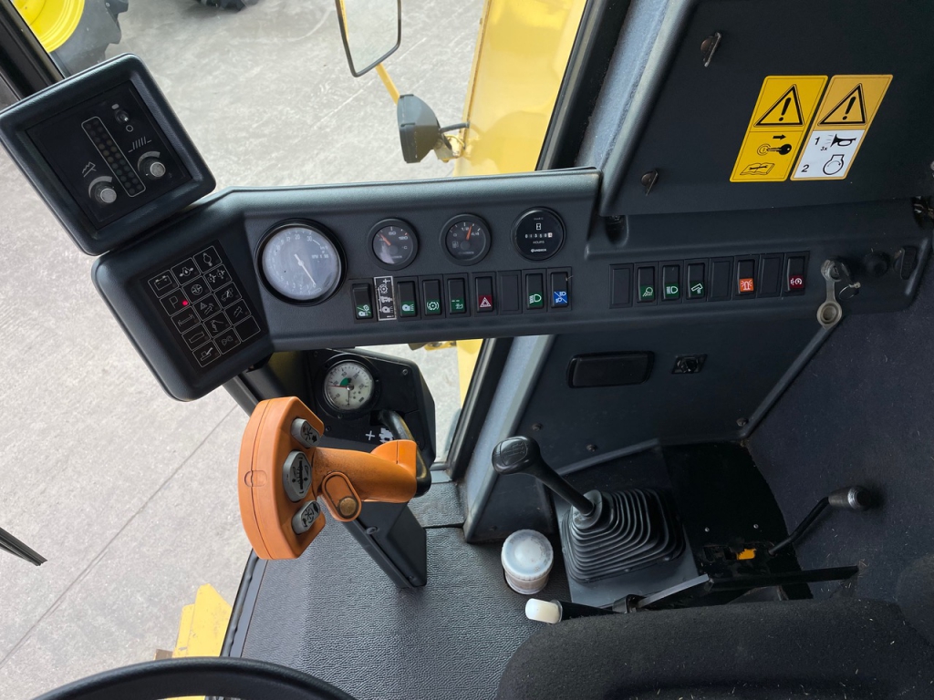 New Holland TC 56
