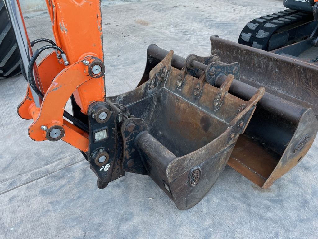 Doosan DX62R