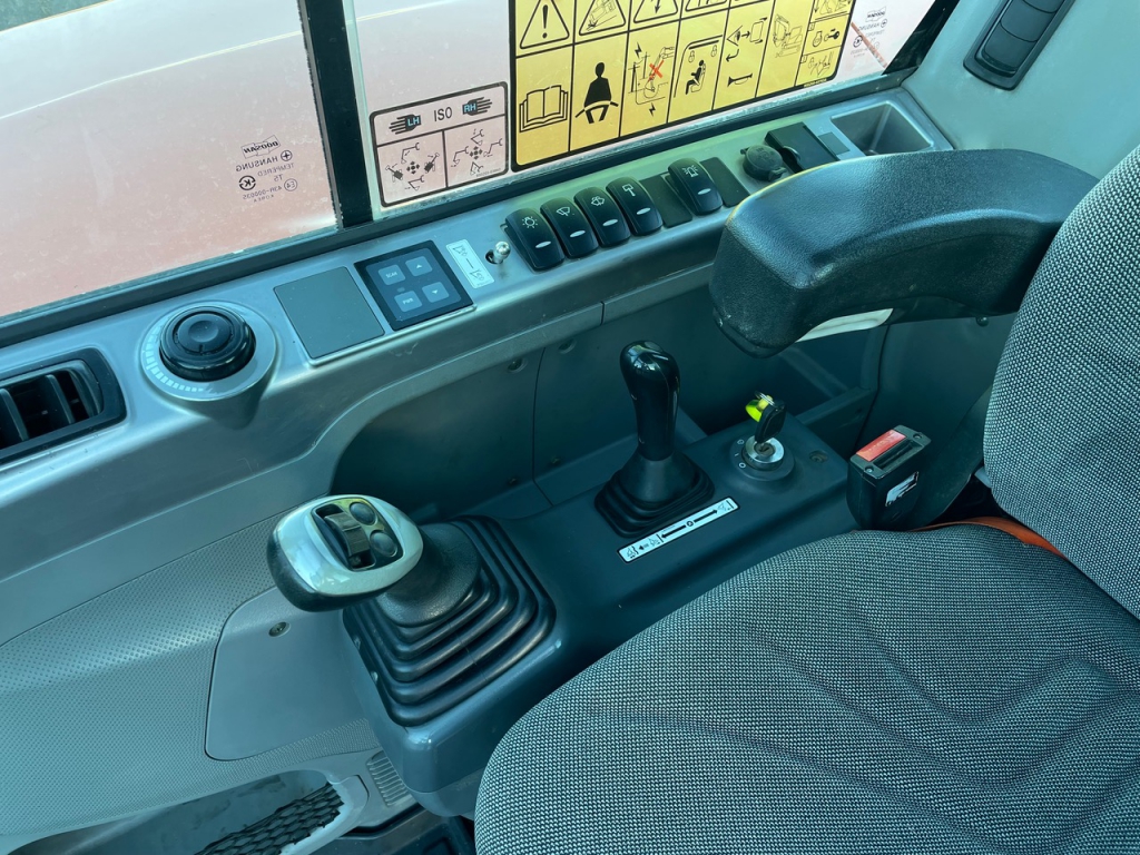 Doosan DX62R