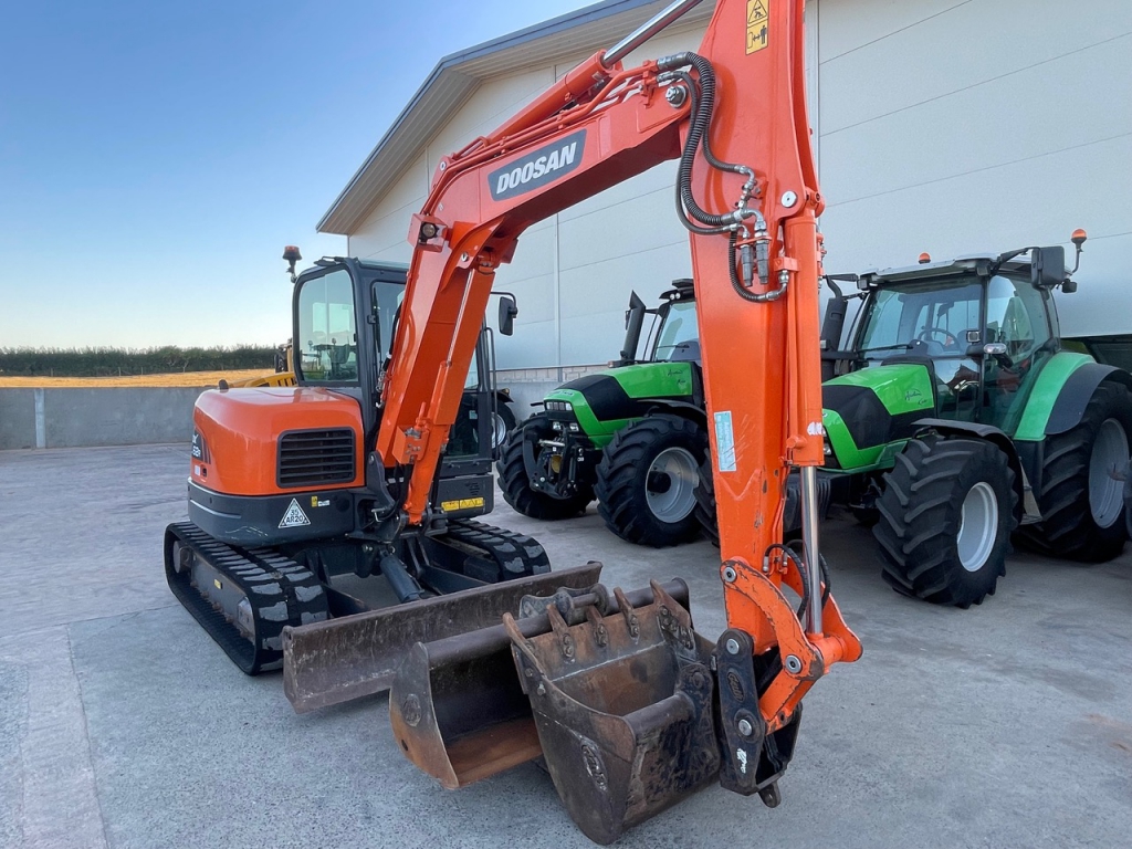 Doosan DX62R