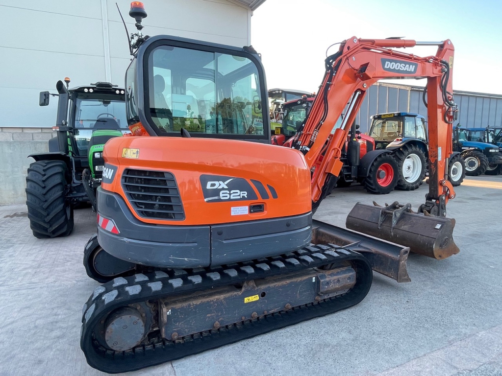 Doosan DX62R