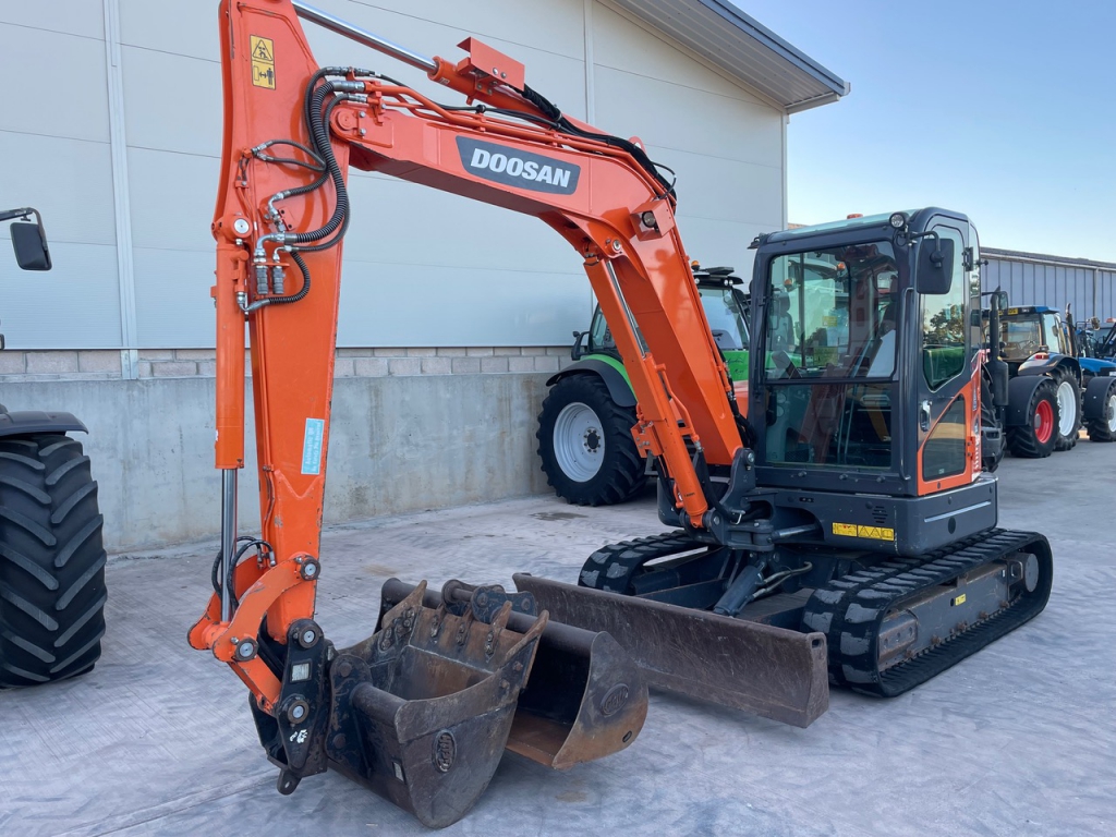 Doosan DX62R