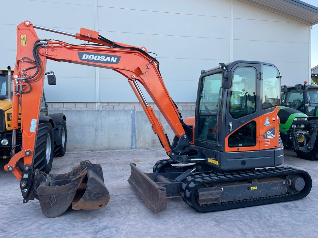 Doosan DX62R