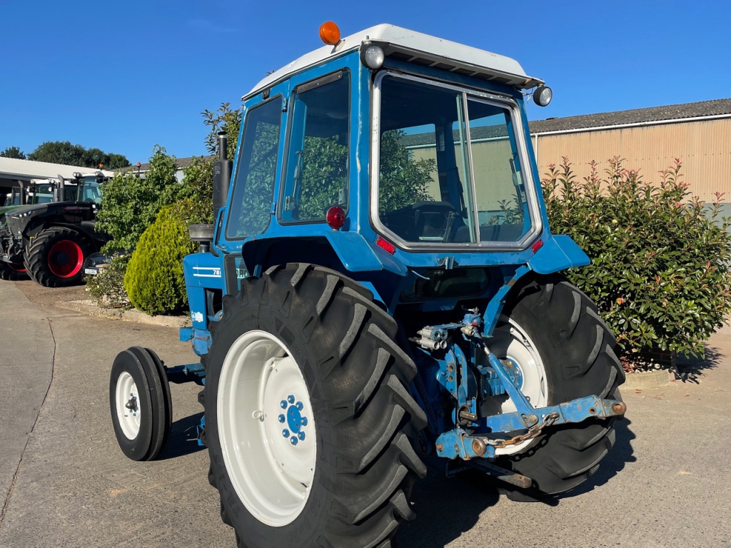 Ford 7600