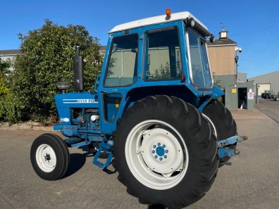 Ford 7600