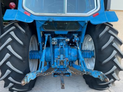Ford 7600