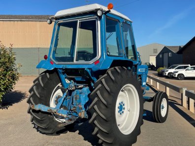Ford 7600