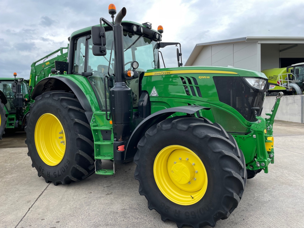 John Deere 6195M
