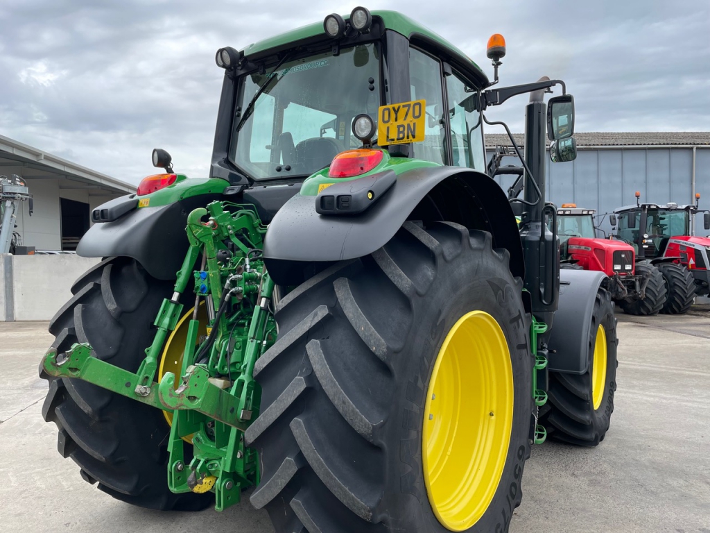 John Deere 6195M