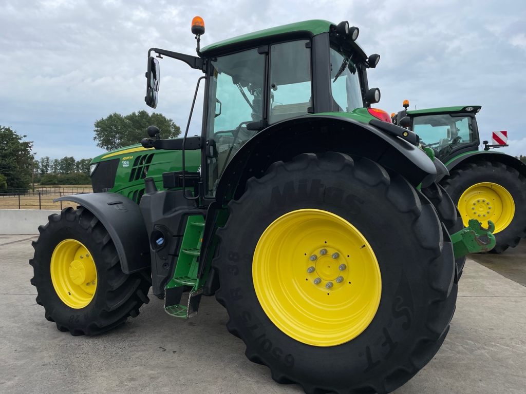 John Deere 6195M