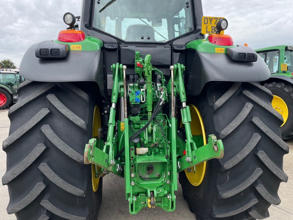 John Deere 6195M