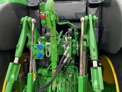 John Deere 6195M